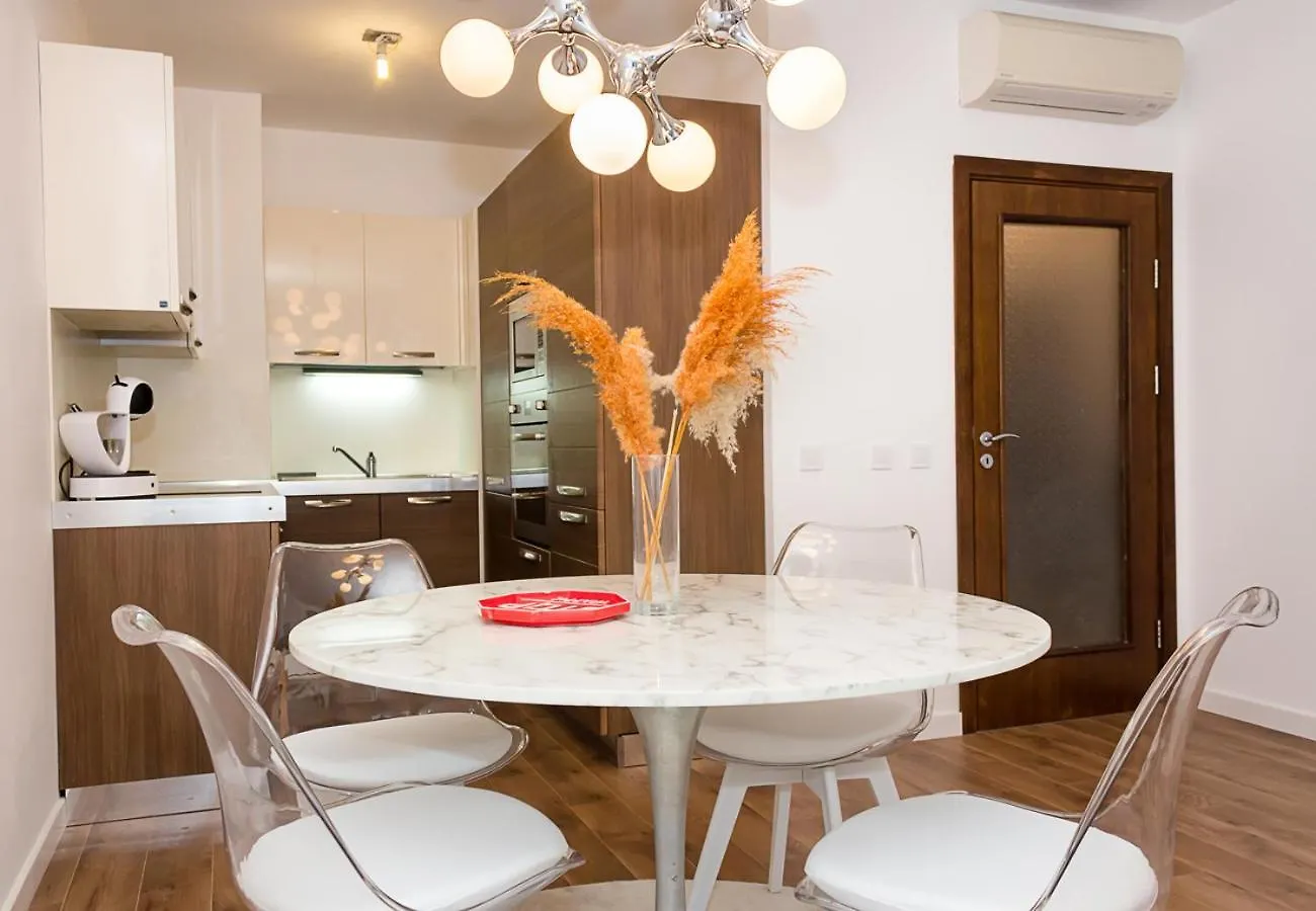 Essence - 1Bd Flat With Parking & Balcony By Flat Mаnаger Apartment Varna